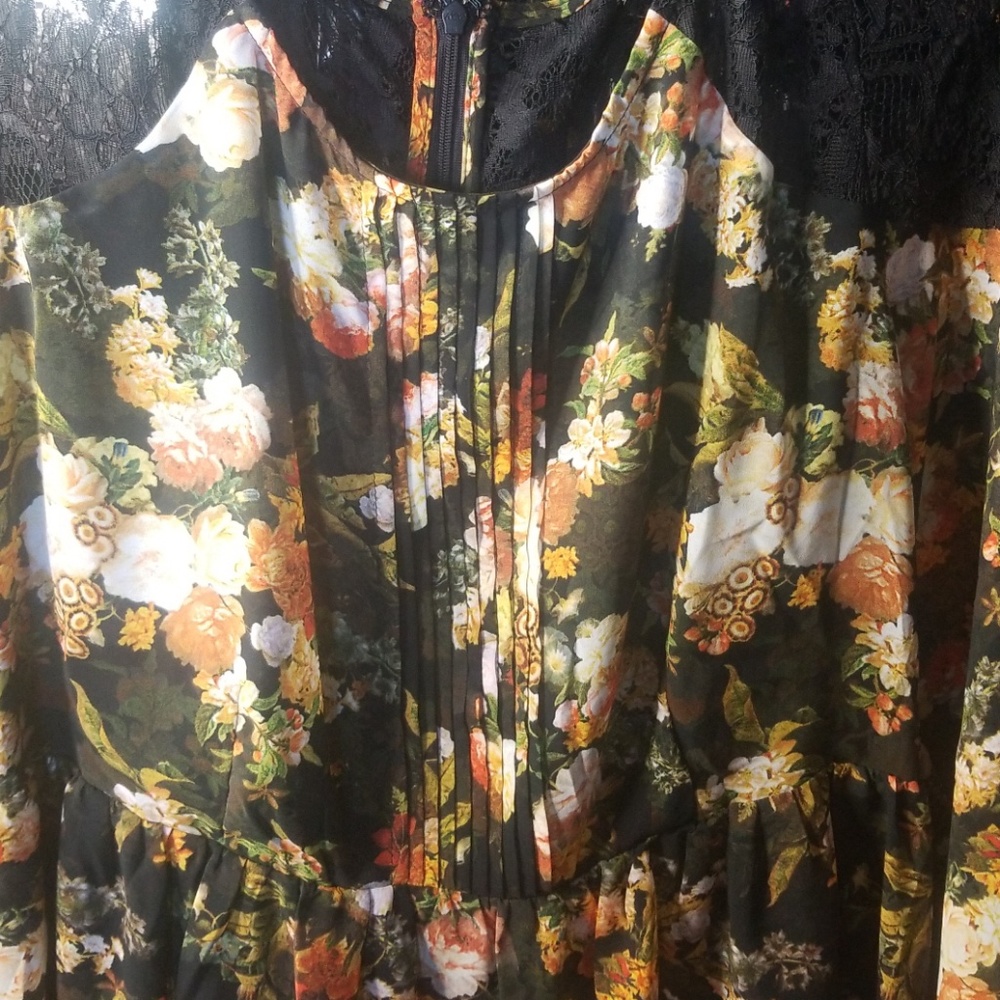 Dress - Picture 4 of 4